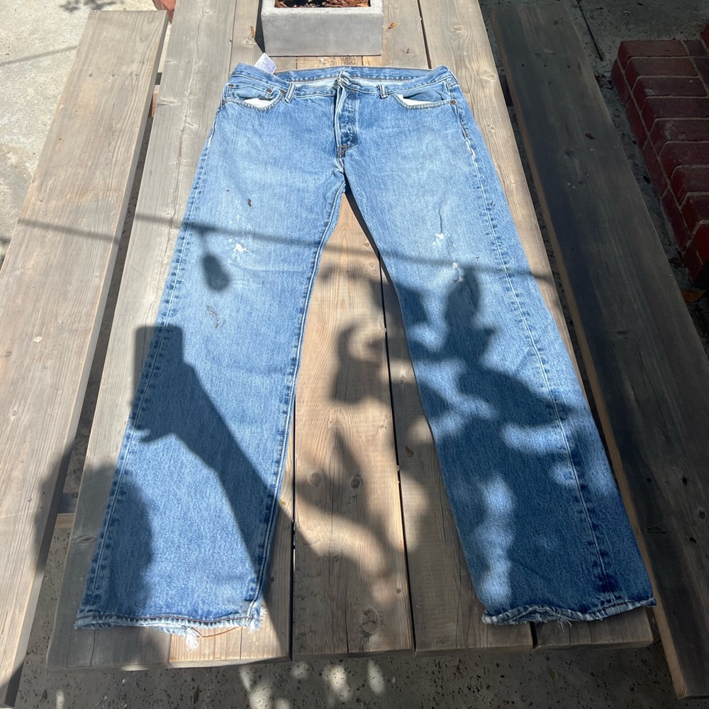 Levi’s straight fit 34x32 mens denim blue jeans